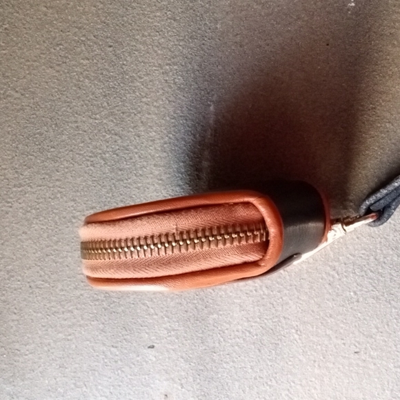 RARE! Vintage Dooney & Bourke AWL Black Big Duck Coin Purse Wristlet. - Picture 3 of 7